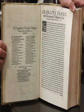 P. Virgi=// lii Maronis Bv=// colica Georgica et Aeneis , nunc cum ve //ris commentariis Tib. Donati et Servii // Honorati summa cura editis, et diligen=// ter emendatis: quorum castigationem & no=//vitatem sequens perstringit epi=// gramma. Hospes. bibliopola.// ... Accesserunt his Ioannis Hartungi annotationes in libros Maronis Ae= // neidos, diligenti cura ab ipso authore collectae. // Item Bonfinis super locum quendam Aeneid. lib. 4. ubi In pro // Et, incuria quadam sibi positum videtur. // Cum indice duplici, Donati videlicet et Servii Honorati altero: summa cu= // ra & fide ab eodem Fabricio collecto. // Basileae.
